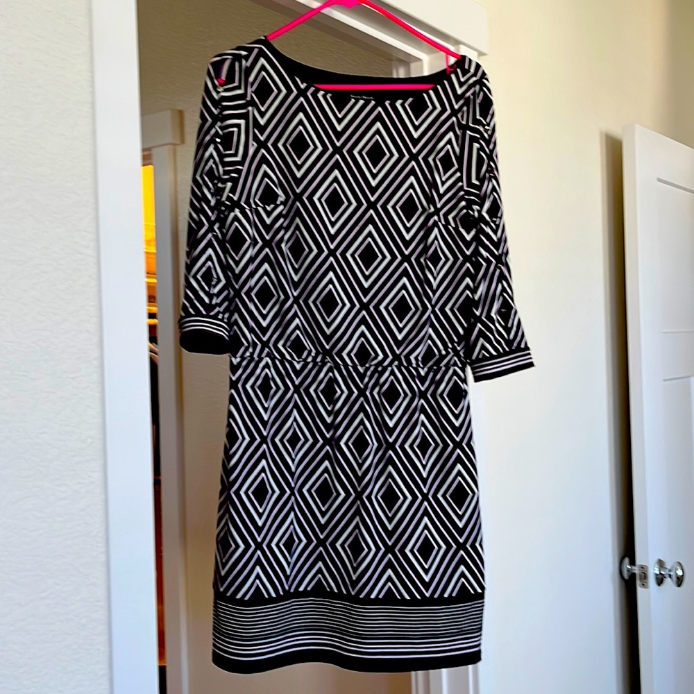 White House Black Market above the knee polyester/spandex shift dress